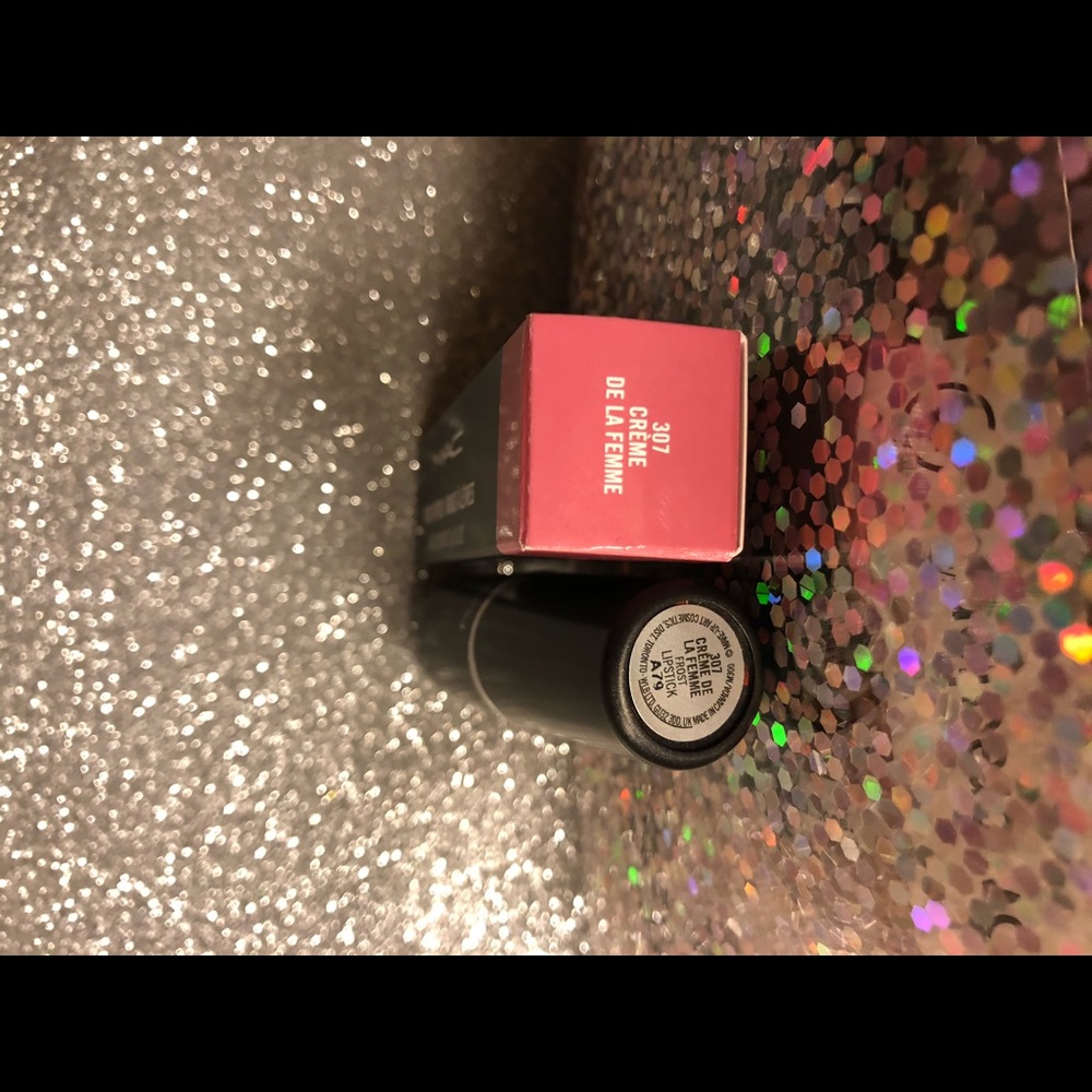 BNIB! MAC Frost Lipstick 💄 in Creme de la Femme - Picture 3 of 6